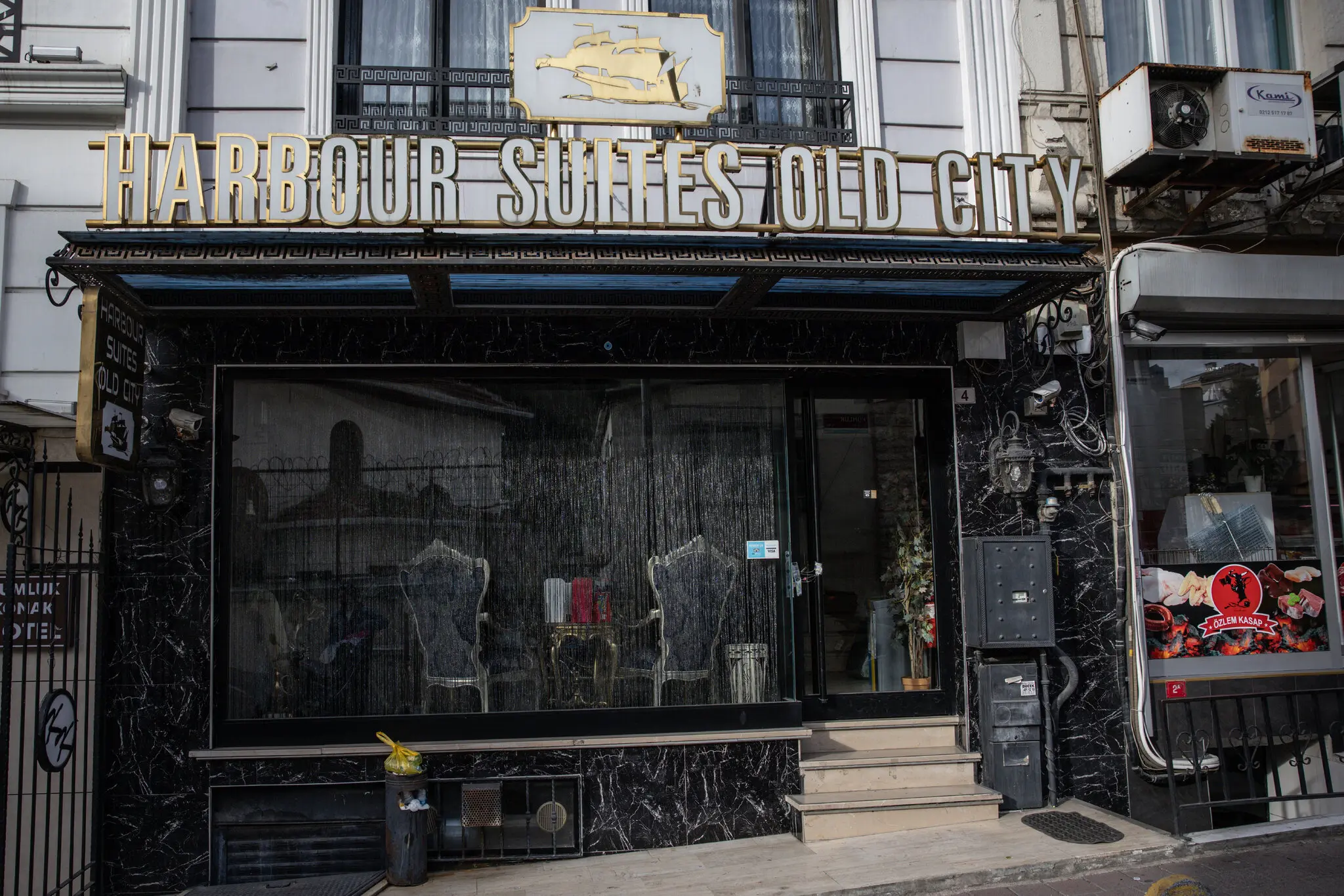 Смерть сім’ї в Стамбулі: підозра на отруєння в готелі й удар по туризму